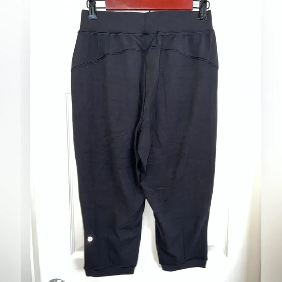 Lululemon Rejuvenate Crop Pants. NWT - Picture 2 of 4